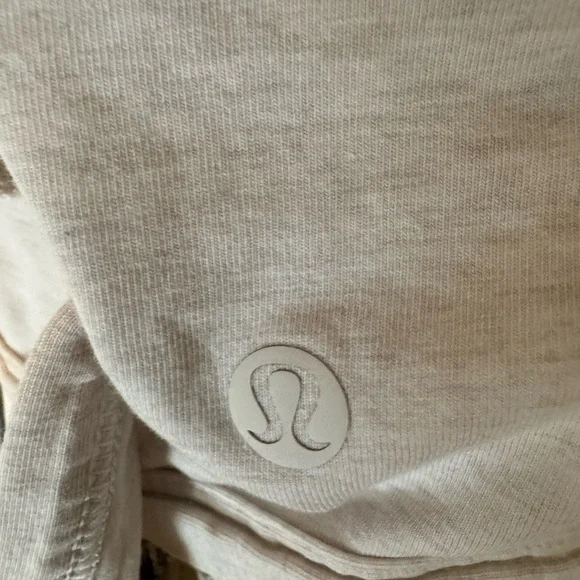 Like new lululemon It’s a tie tee beige size 4 - Picture 13 of 14